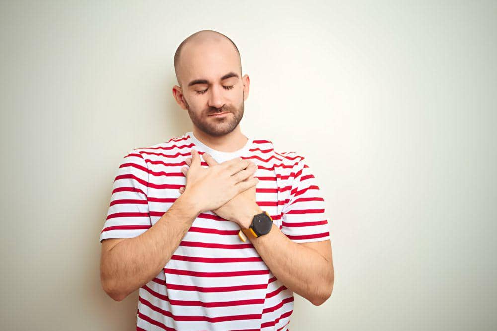 ilustrasi pria meredam amarah (istockphoto.com/AaronAmat)