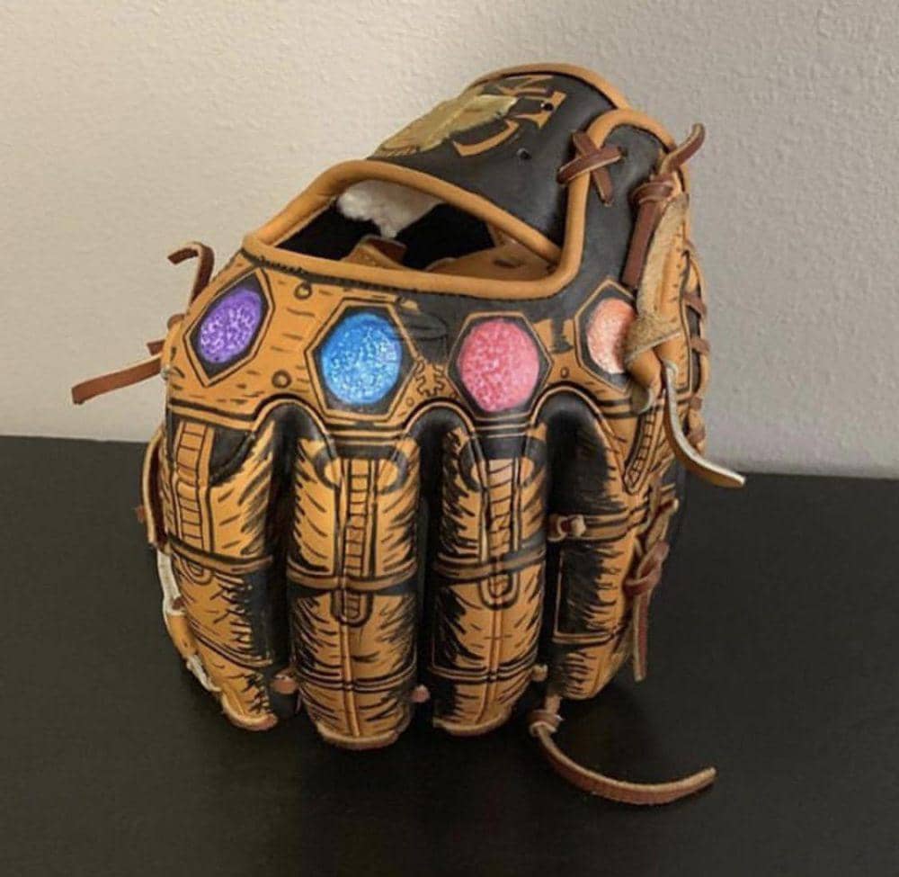 potret objek nyentrik bertema baseball (reddit.com/user/cyclopsshark)