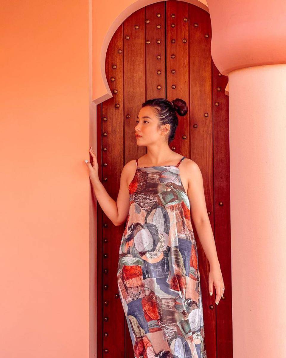 inspirasi gaya rambut messy bun ala artis (instagram.com/chelseaoliviaa)