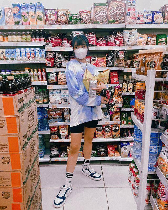 padu padan short pants ala Ghea Indrawari (instagram.com/gheaindrawari)