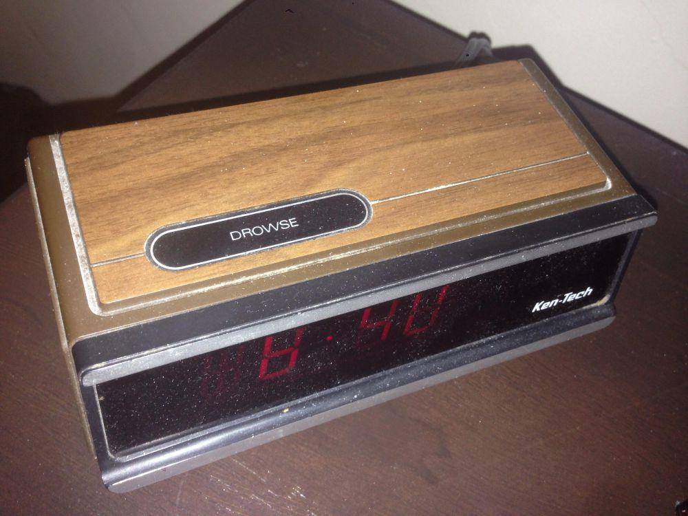 potret jam alarm unik (reddit.com/user/EnterTheBugbear)