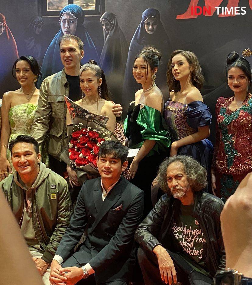 potret artis di gala premier film Munkar (Dok. IDN Times/Rani Asnurida)