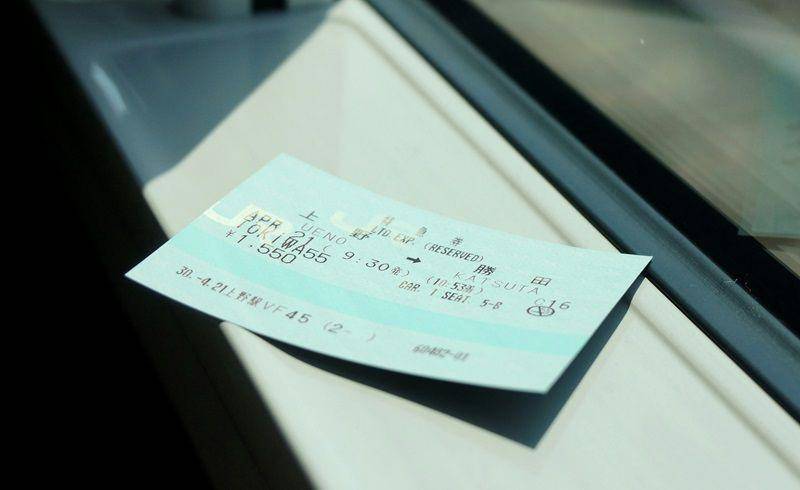 ilustrasi tiket kereta di Jepang (unsplash.com/Evelyn Liow)