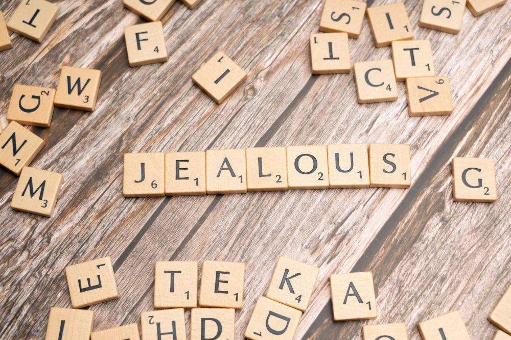 5 Zodiak Ini Punya Cara Unik Menyikapi Rasa Cemburu