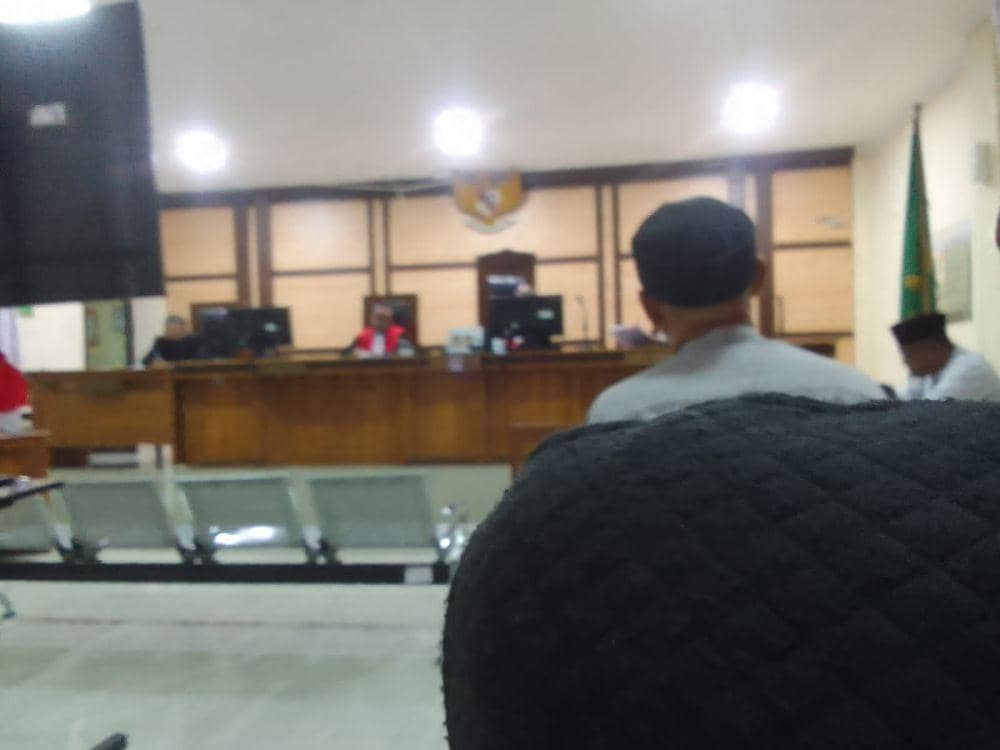Terdakwa Tipilu, Lalu Sujian saat mengikuti sidang di PN Selong (Humas Kejari Lotim)