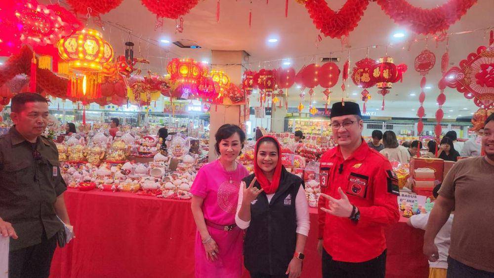 Puti Guntur Soekarno saat blusukan di Pasar Atom Surabaya, Minggu (29/1/2024). (Dok. Istime)