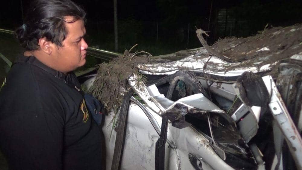 Kondisi mobil KH. Abdullah Samsul Arifin usai alami kecelakaan di ruas tol Ngawi pada Senin (29/01/2024) dini hari. IDN Times/ Istimewa