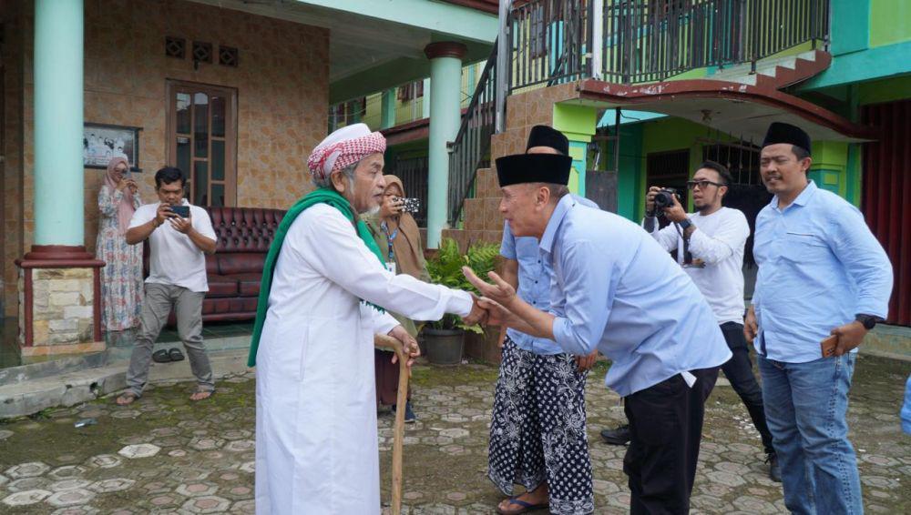 Datangi Ponpes Miftahul Huda Al-Azhar, Iwan Bule Puji Jasa Santri