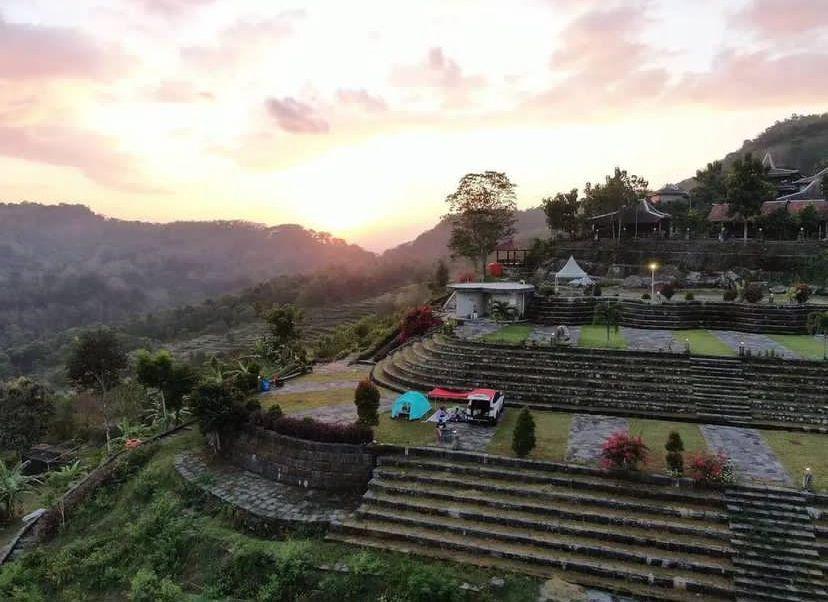 Watu Tapak Camp Hill Jogja, Tempat Kemah Berlatar Breksi
