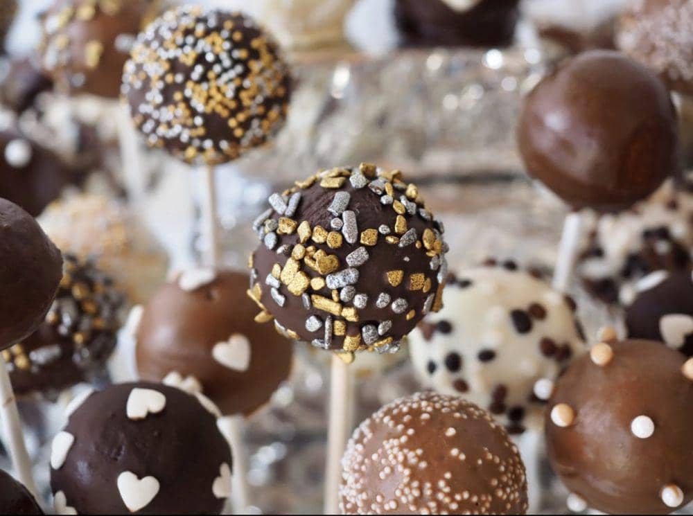 ilustrasi kue bola coklat (pexels.com/pixabay)