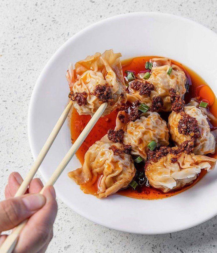 pangsit chili oil (instagram.com/kulitpangsit)