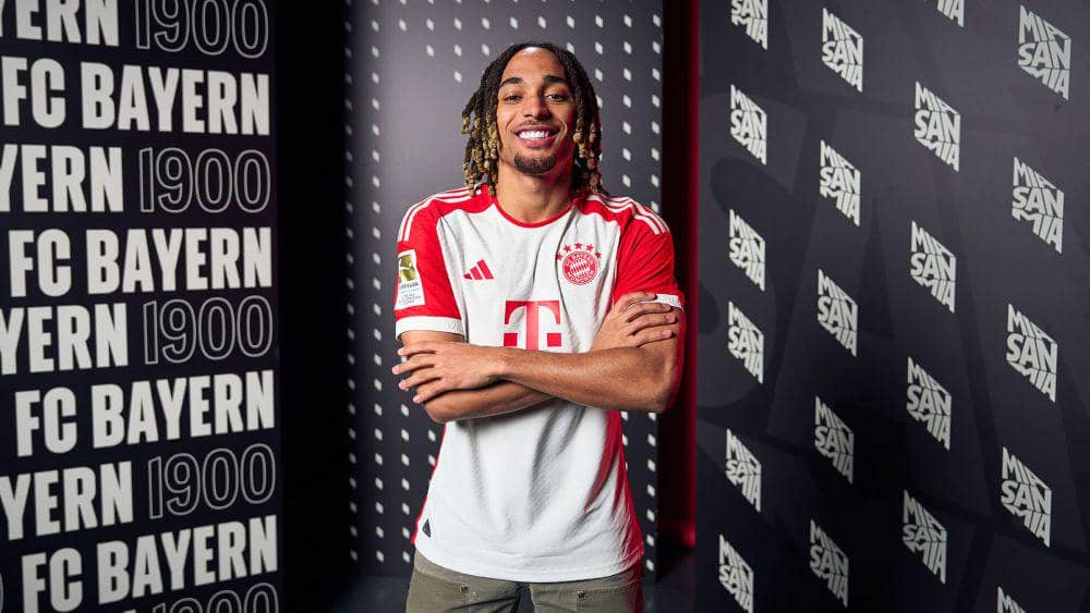Sacha Boey (fcbayern.com)