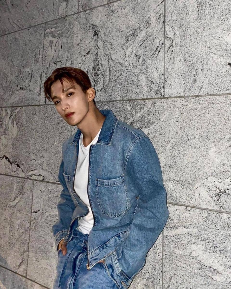 padu padan outer denim ala DK SEVENTEEN (instagram.com/dk_is_dokyeom)