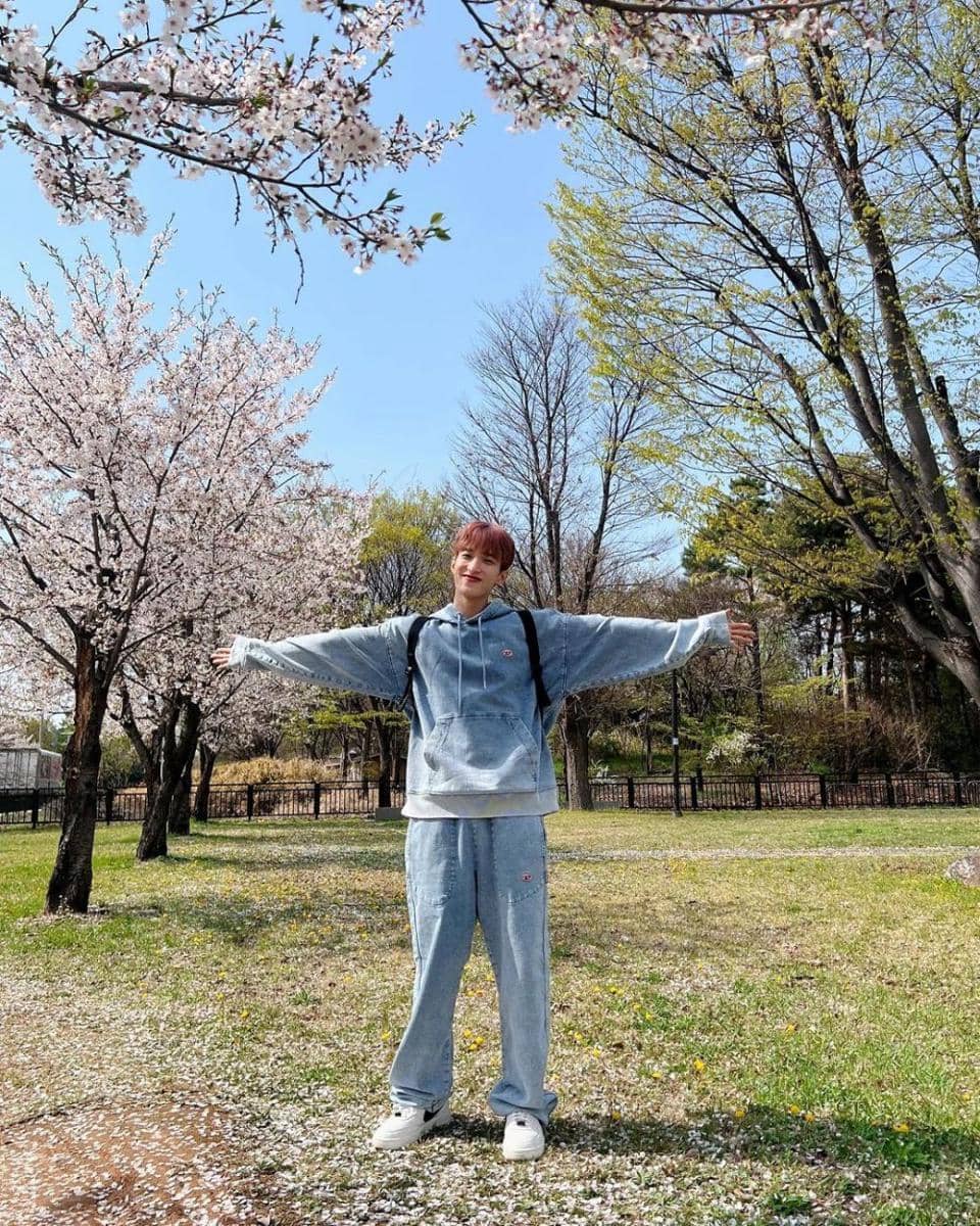 padu padan outer denim ala DK SEVENTEEN (instagram.com/dk_is_dokyeom)