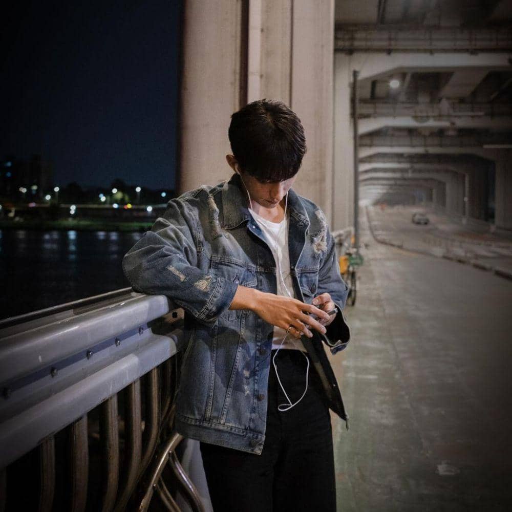 padu padan outer denim ala DK SEVENTEEN (instagram.com/dk_is_dokyeom)