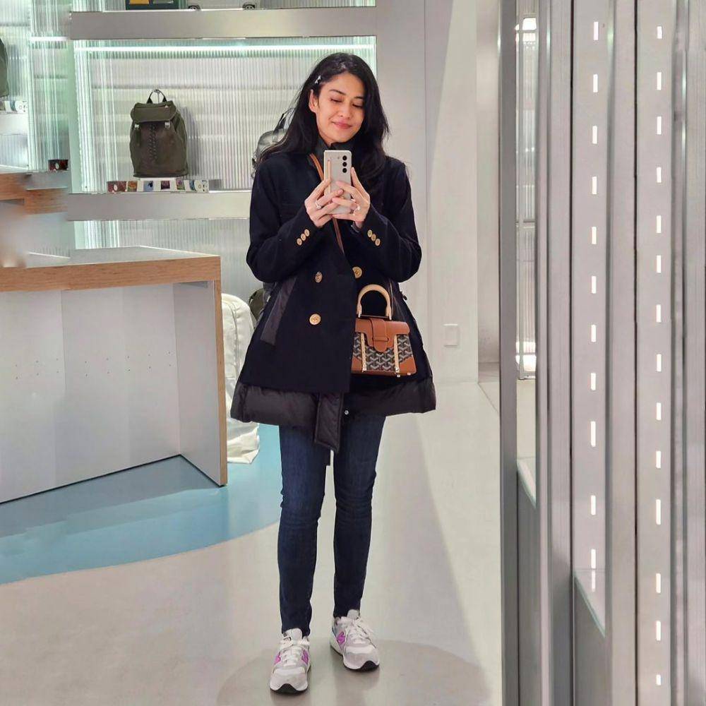 gaya Dian Sastro saat mirror selfie (instagram.com/therealdisastr/)