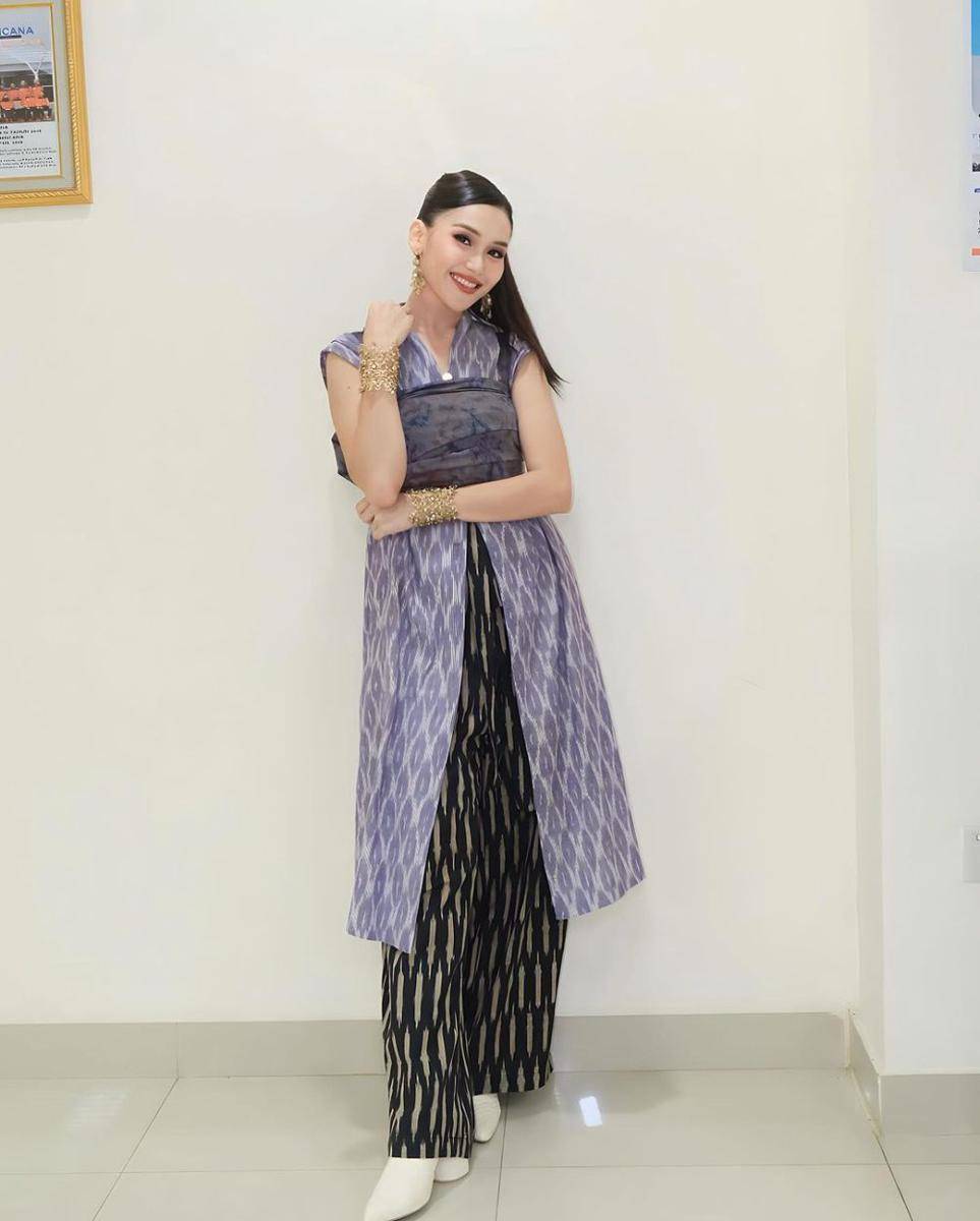 potret Ayu Ting Ting memakai busana wastra (instagram.com/ayutingting92)