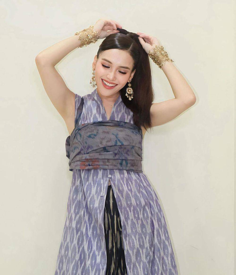 potret Ayu Ting Ting memakai busana wastra (instagram.com/ayutingting92)