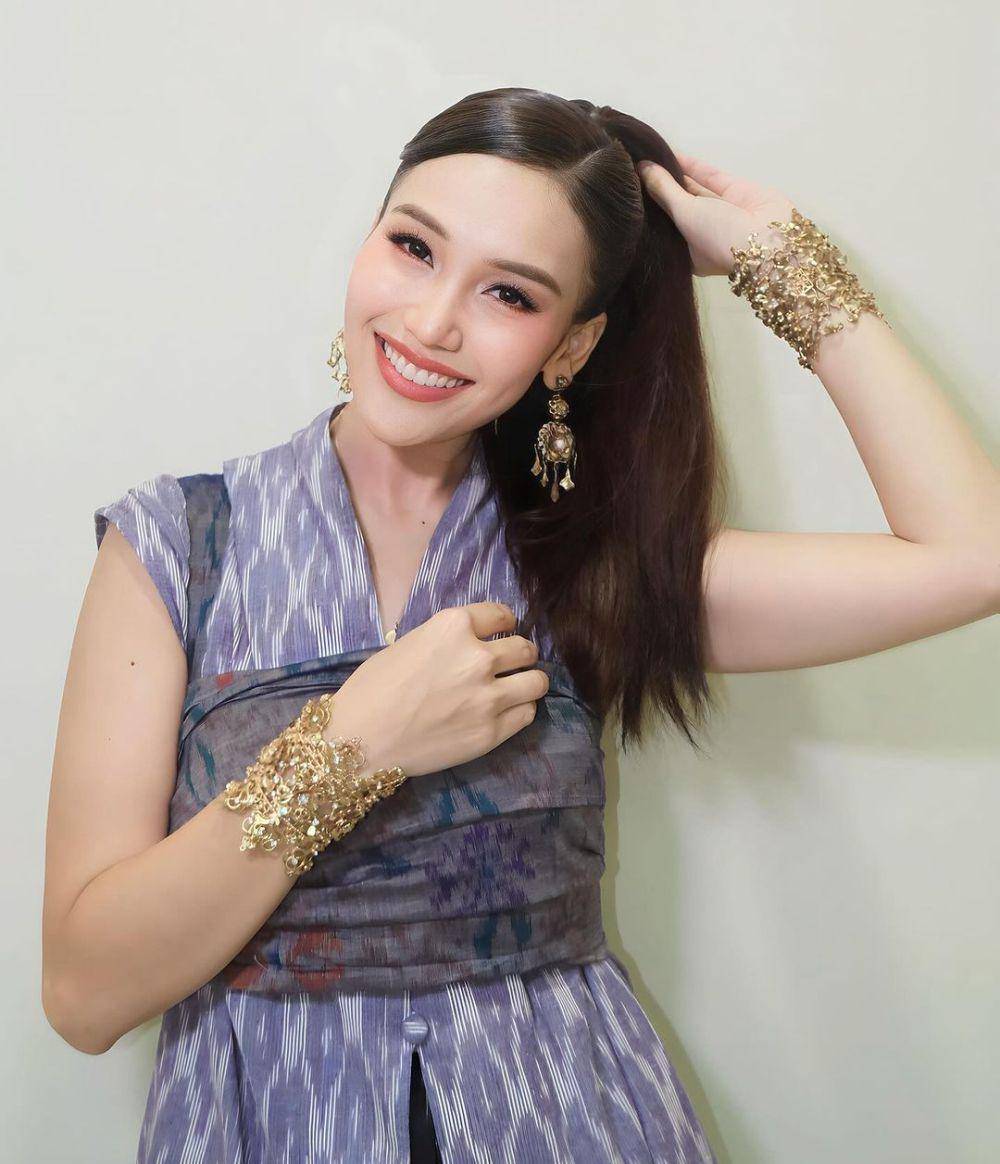 potret Ayu Ting Ting memakai busana wastra (instagram.com/ayutingting92)