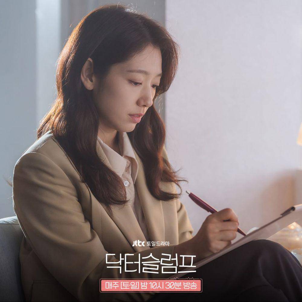 Park Shin Hye di Drama Doctor Slump (instagram.com/jtbcdrama)