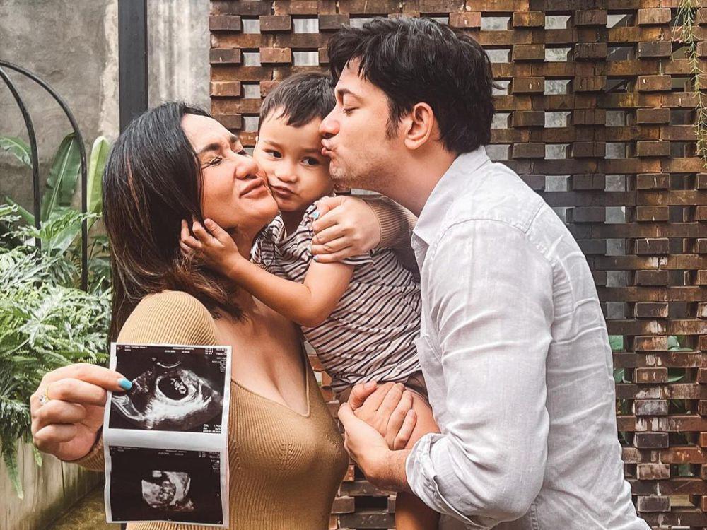 9 Potret Andrew Andika dan Istri Umumkan Kehamilan Anak Ke-2