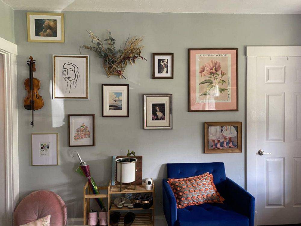 potret gallery wall di dalam rumah (reddit.com/Exciting-Metal-2517)