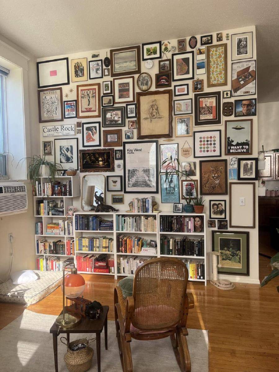 potret gallery wall di dalam rumah (reddit.com/Extremiditty)