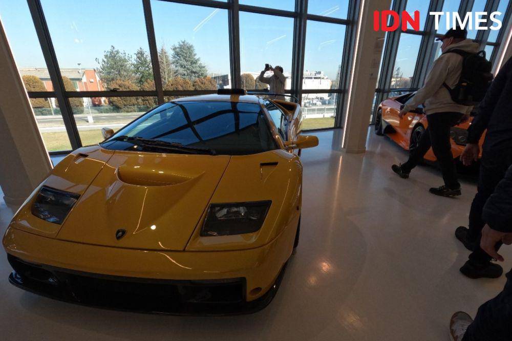Koleksi Supercar dari masa ke masa di Museum Lamborghini, Bologna, Italia. (IDN Times/Satria Permana)