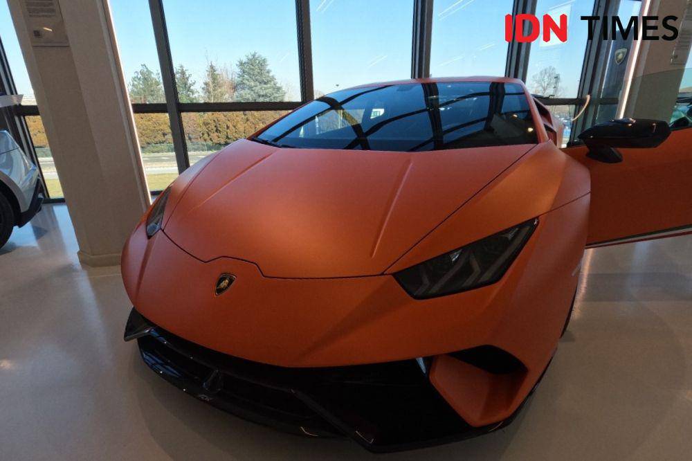 Koleksi Supercar dari masa ke masa di Museum Lamborghini, Bologna, Italia. (IDN Times/Satria Permana)