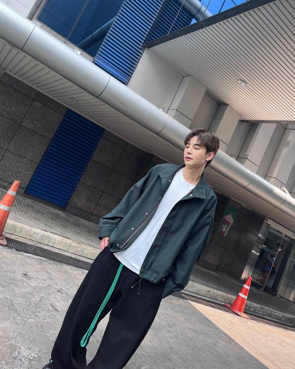 mix and match white shirt ala Nut Supanut (instagram.com/supanut)