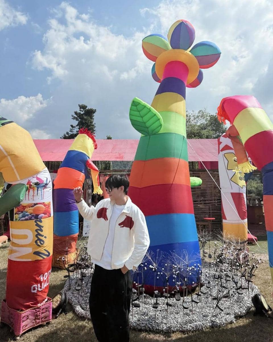 mix and match white shirt ala Nut Supanut (instagram.com/supanut)