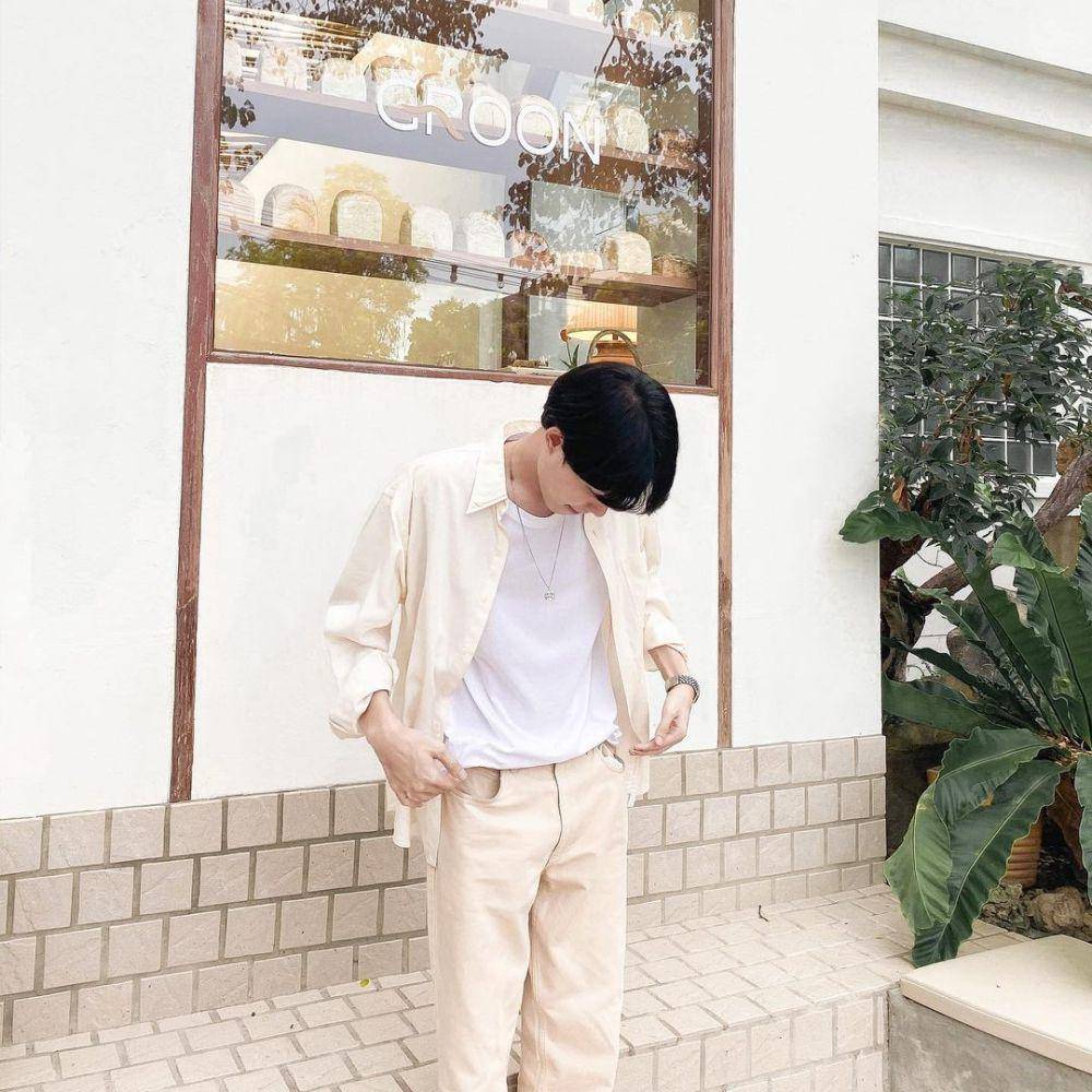 outfit nongkrong di kafe ala Namping Napatsakorn (instagram.com/nampingster)
