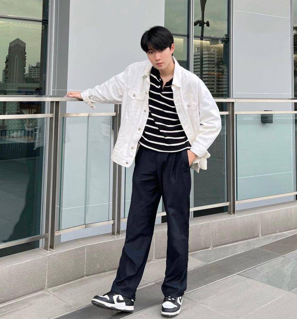 outfit nongkrong di kafe ala Namping Napatsakorn (instagram.com/nampingster)