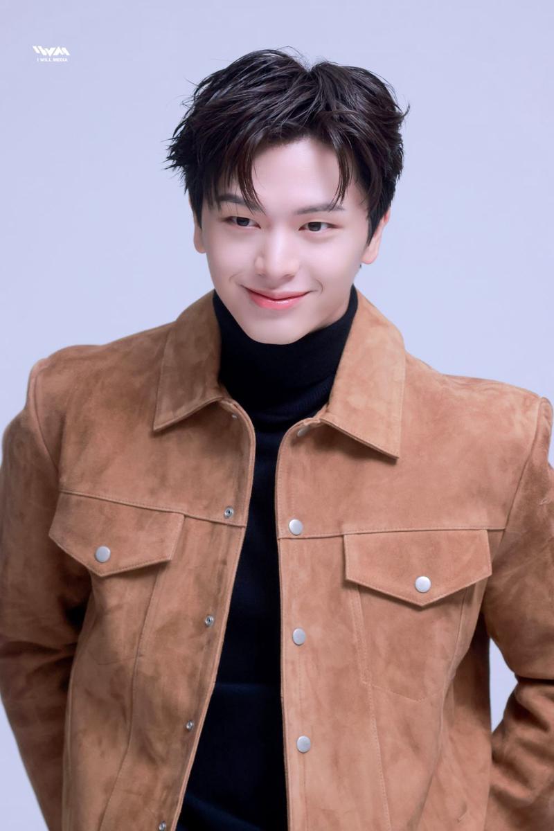 potret profil terbaru Yook Sung Jae BTOB bersama agensi baru (twitter.com/YookSJ_official)