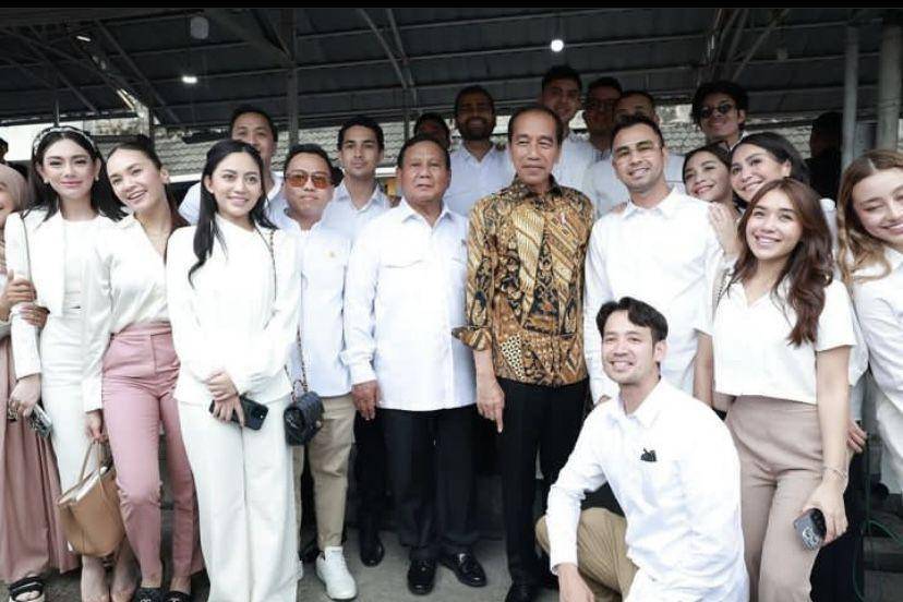 Presiden Jokowi makan bakso bareng Menteri Pertahanan (Menhan) Prabowo Subianto di Magelang (instagram.com/prabowo)