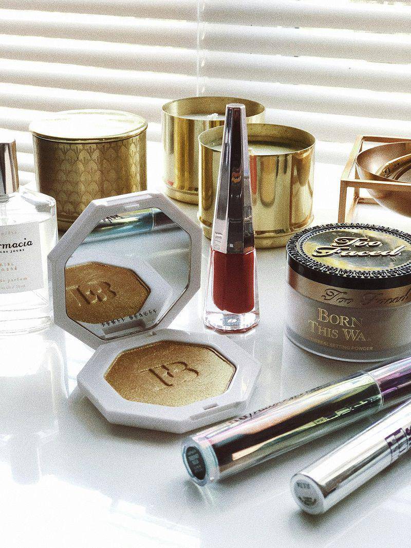 illustrasi set makeup untuk kado (unsplash.com/Jazmin Quaynor)
