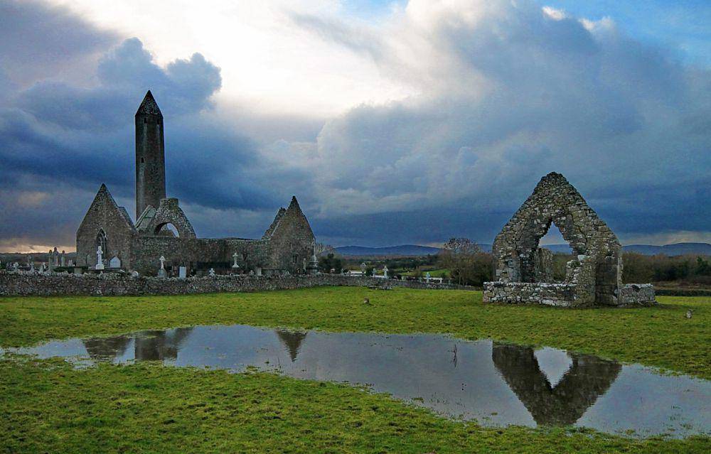 Round Tower Kilmacduagh, Irlandia (commons.wikimedia.org)