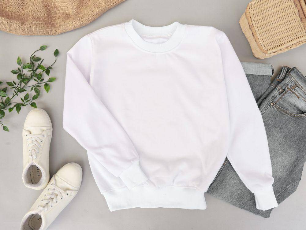 illustrasi sweater sebagai hadiah (unsplash.com/Mediamodifier)