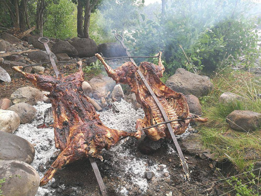 olahan daging kambing utuh (pixabay.com/Fu)