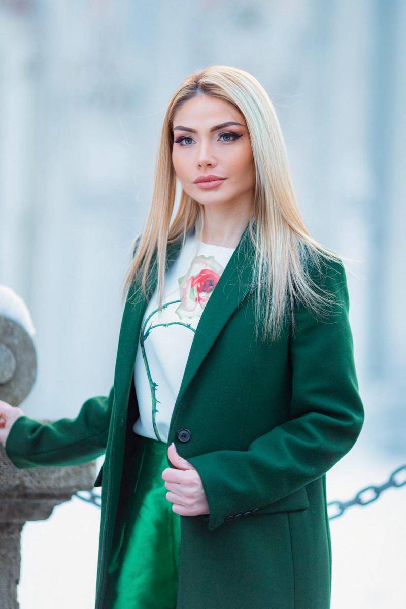 ilustrasi gaya rambut perempuan (pexels.com/Medina Abdullayeva)