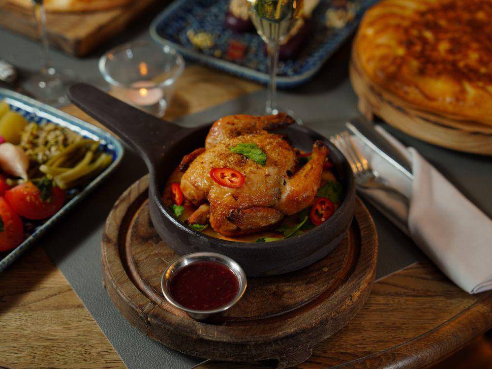 olahan ayam utuh (pexels.com/Nadin Sh)