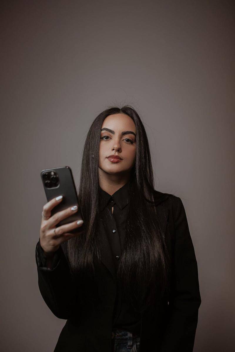 Ilustrasi Wanita Medium Length Hair (pexels.com/Wesley Davi)