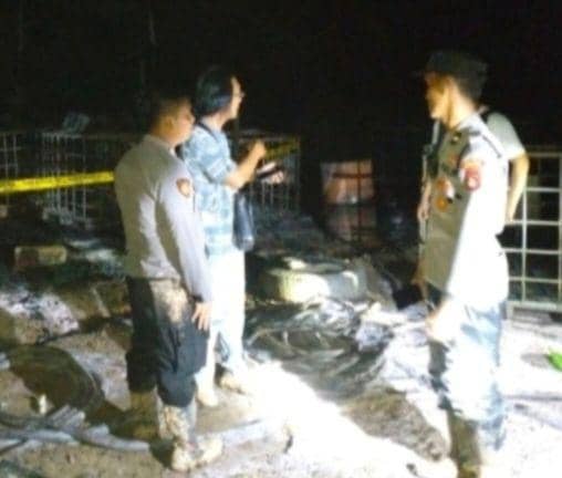 Api Sambar Tandon Minyak Picu Kilang Ilegal di Muba Terbakar