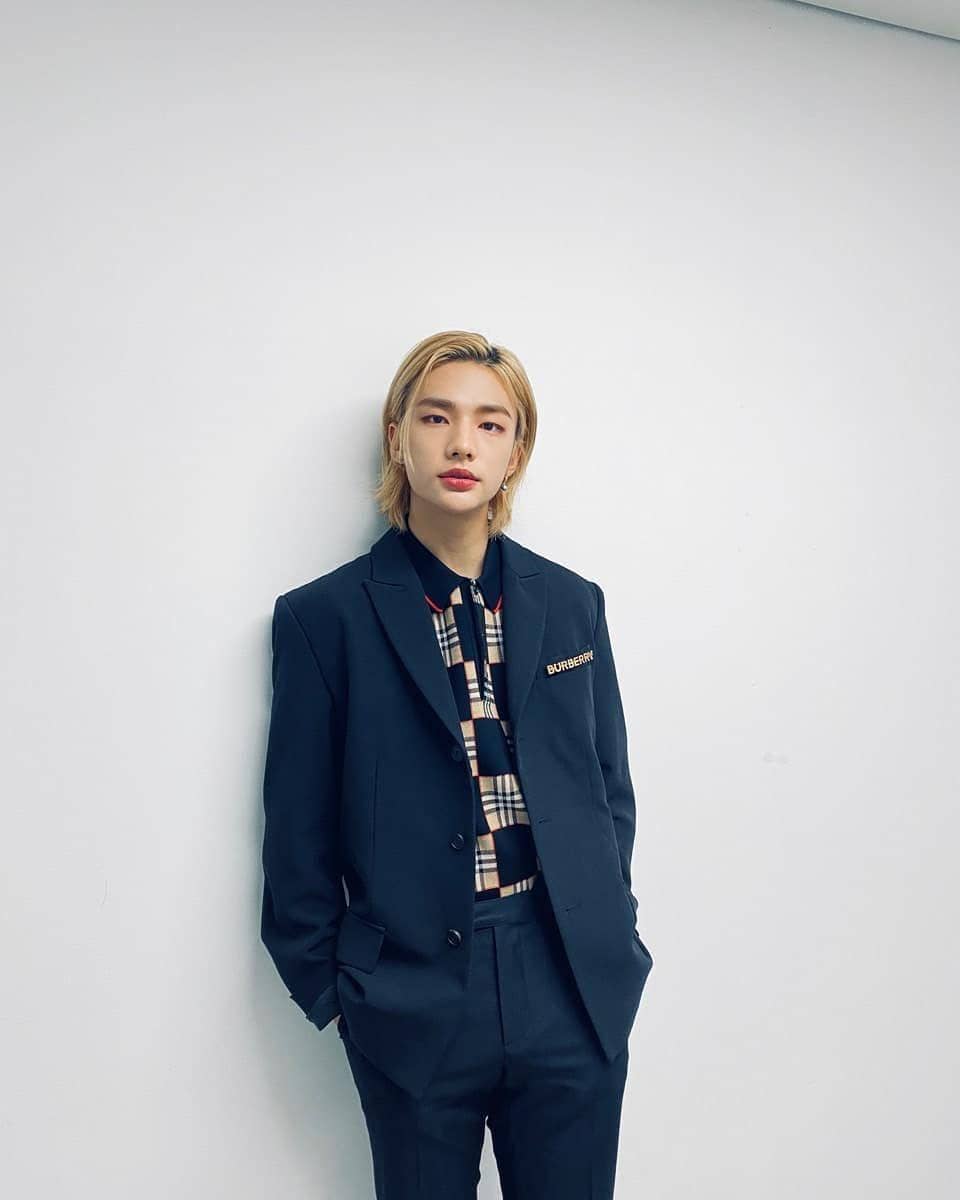 mix and match blazer ala Hyunjin Stray Kids (instagram.com/realstraykids)