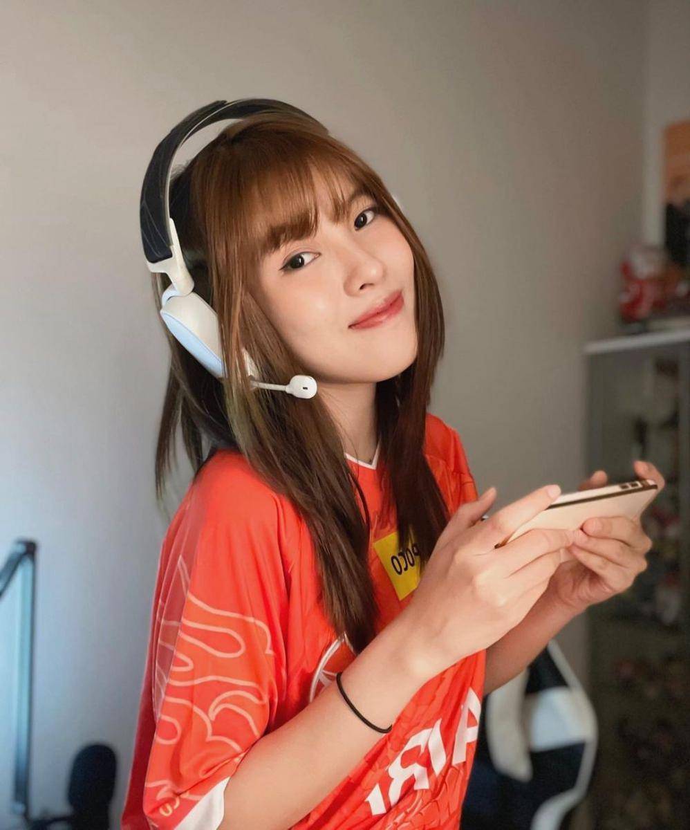 Amira Fatin (instagram.com/aura.miraa)