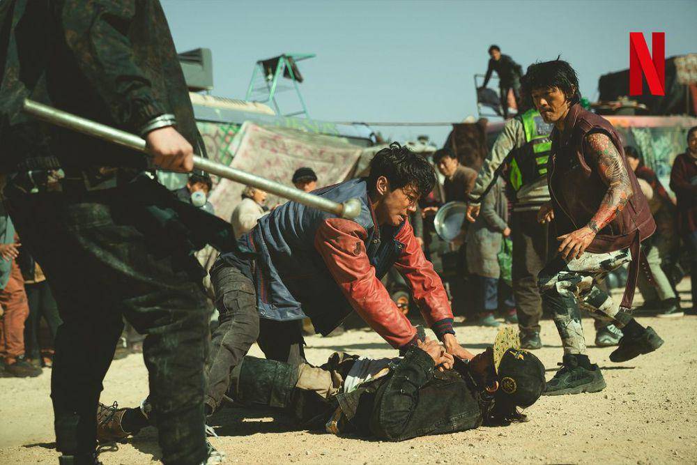 cuplikan film Badland Hunters (instagram.com/netflixkr)