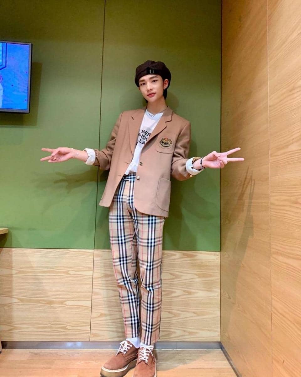 mix and match blazer ala Hyunjin Stray Kids (instagram.com/realstraykids)