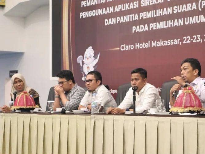 Training of Trainer dan Bimbingan Teknis Pemantapan Pemungutan dan Penghitungan Suara Serta Pemantapan Penggunaan Aplikasi Sirekap untuk PPK dan PPS Se-Kota Makassar, 22 Januari 2024. (Dok. KPU Makassar)