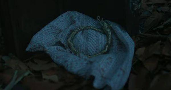 Penampakan gelang dan selendang yang diinginkan Badarawuhi ( Dok.  MD Pictures / Badarawuhi Di Desa Penari )