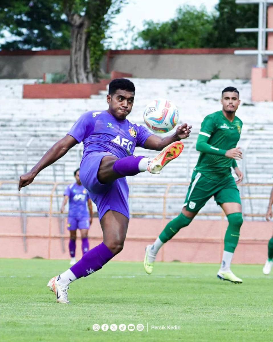 Pemain Persik Kediri saat melawan Persebaya Surabaya dalam laga ujicoba. Instagram,com/@persikfcofficial